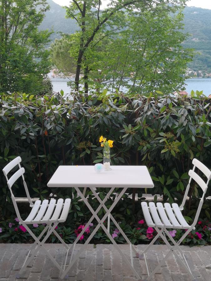 B&B Le Farfalle San Felice del Benaco Bagian luar foto